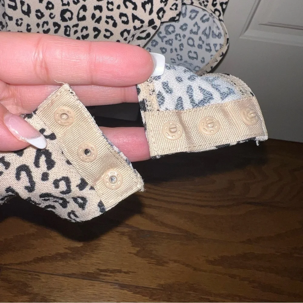 Divided by H&M Leopard Print Spaghetti Strap V-Neck Bodysuit Size Medium - Picture 6 of 10